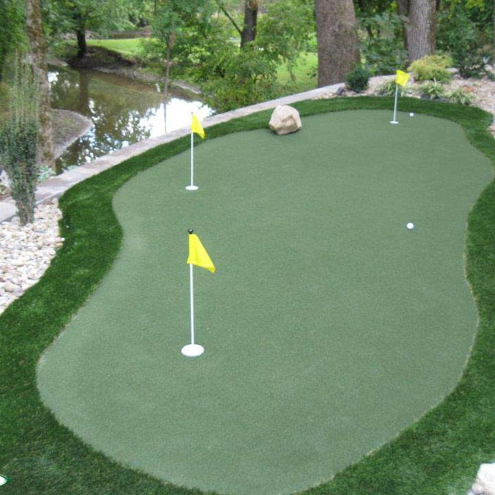 outdoor putting greens25